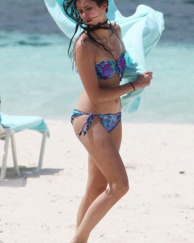 Nina Dobrev Nude Leaks