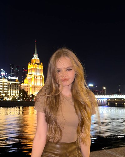 Слив Миланы Стар
