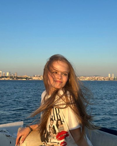 Слив Миланы Стар