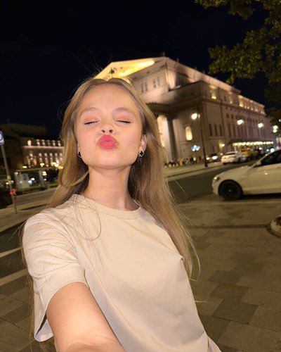 Слив Миланы Стар