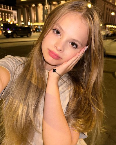 Слив Миланы Стар
