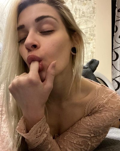 Belleniko Nude Leaks