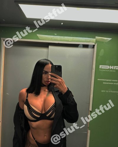 Lustful Slut Nude Leaks