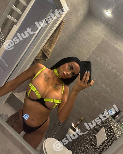 Lustful Slut Nude Leaks
