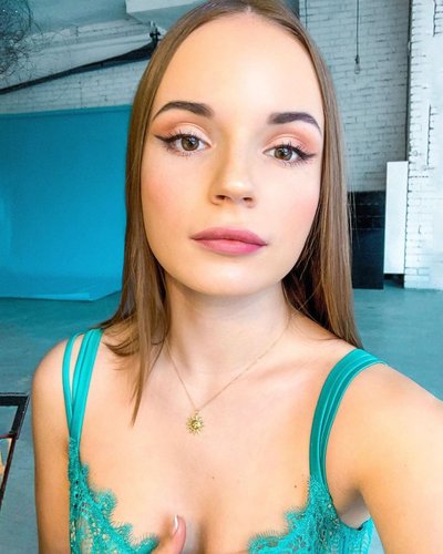 Sasha Spilberg Nude Leaks