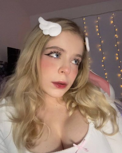 Emi Rouz Nude Leaks