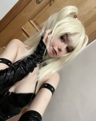 Emi Rouz Nude Leaks