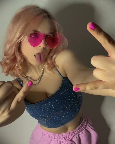 Emi Rouz Nude Leaks