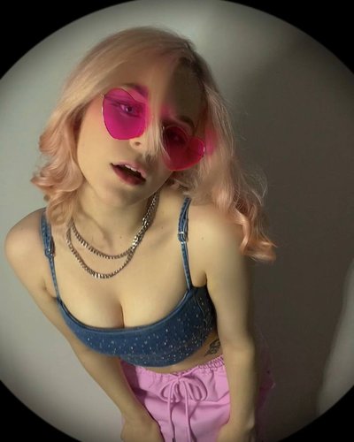 Emi Rouz Nude Leaks