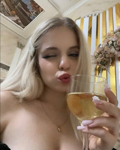 Emi Rouz Nude Leaks