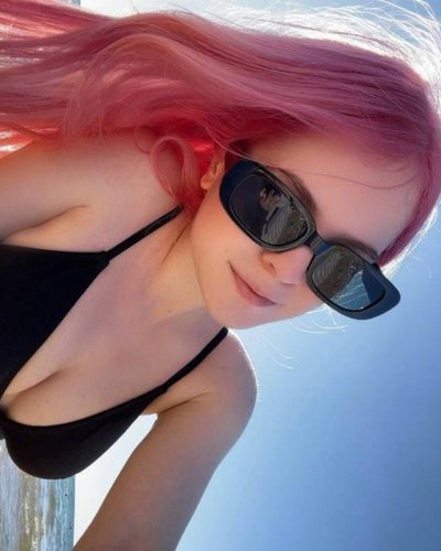Emi Rouz Nude Leaks
