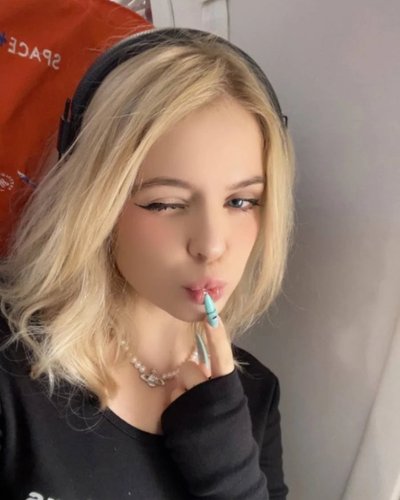 Emi Rouz Nude Leaks