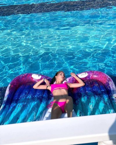 Sofa Kuper Nude Leaks